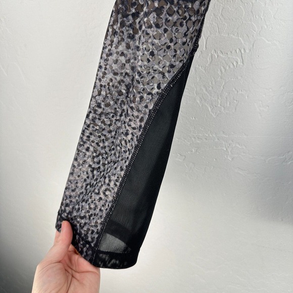 Nike Pro Hypercool Capri Leggings Womens M Gray Black Yoga‎ Stretch Athleisure - Picture 5 of 9